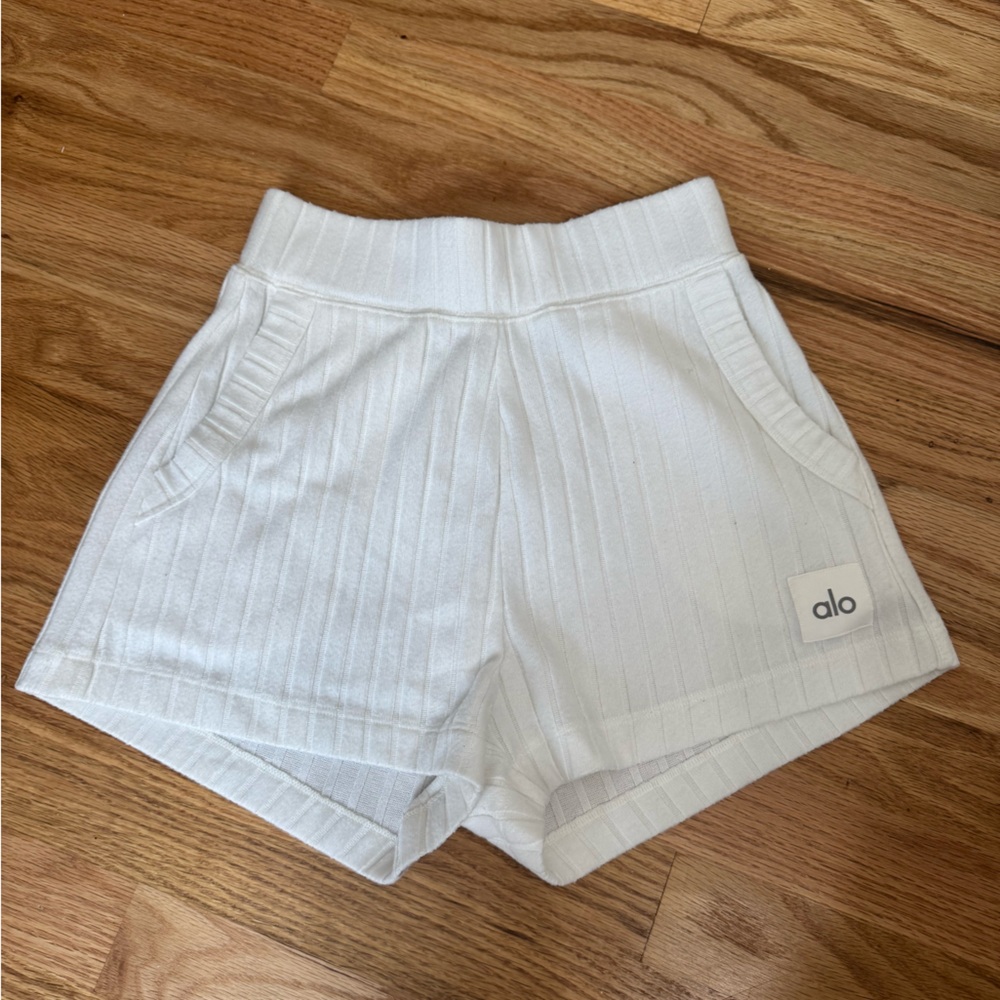 ALO Yoga Ribbed Take Comfort Shorts, White